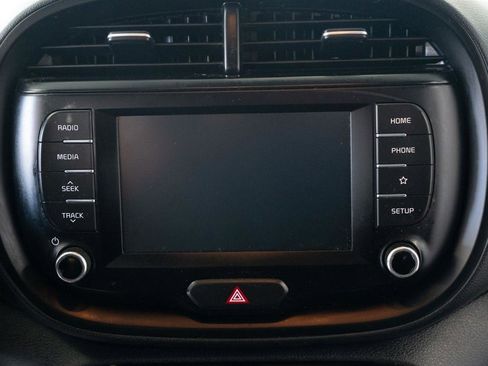 Used 2020 Kia Soul LX image 16