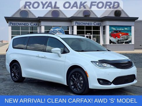 Used 2020 Chrysler Pacifica Touring-L w/ Advanced Safetytec Group AWD/4WD image 1
