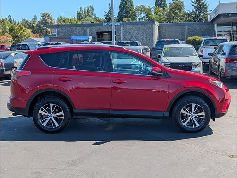 Used 2016 Toyota RAV4 XLE AWD/4WD image 4