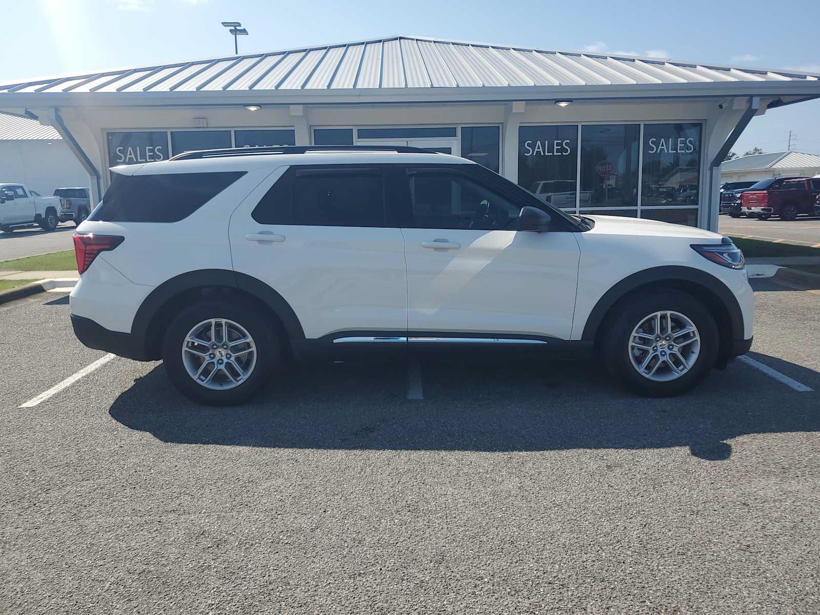 Used 2025 Ford Explorer Active w/ Active Comfort Package RWD image 8