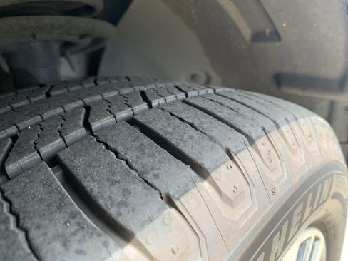 Used 2017 Ford Explorer Platinum image 12