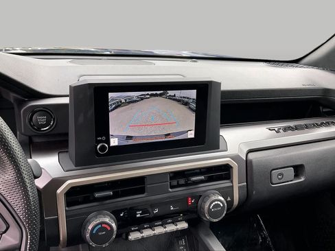 Used 2025 Toyota Tacoma SR5 AWD/4WD image 27