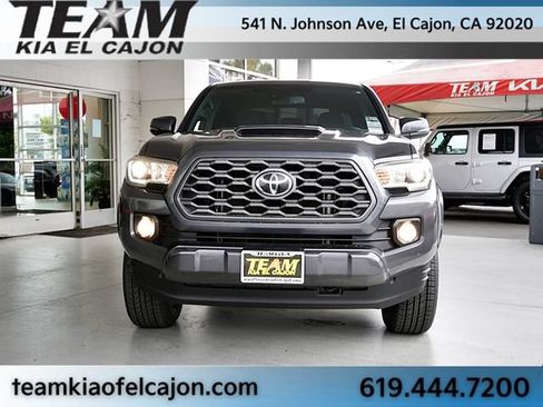 Used 2021 Toyota Tacoma TRD Sport w/ Technology Package RWD image 4