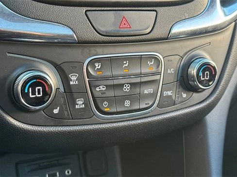 Used 2020 Chevrolet Equinox LT image 28