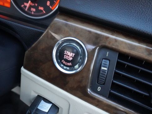 Used 2009 BMW 328i Convertible image 22