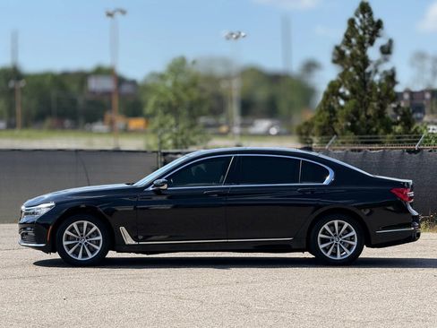 Used 2018 BMW 740i image 8