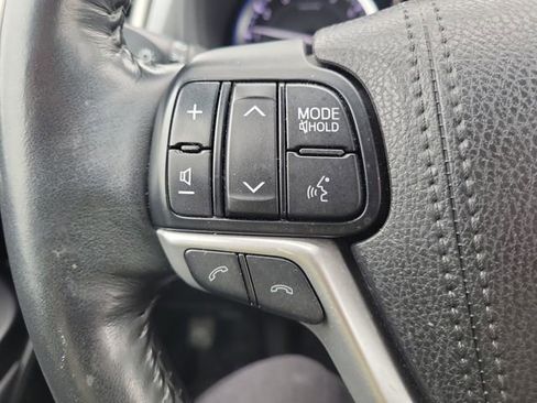 Used 2018 Toyota Highlander Limited Platinum image 32