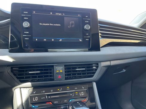 Used 2025 Volkswagen Jetta SE image 20