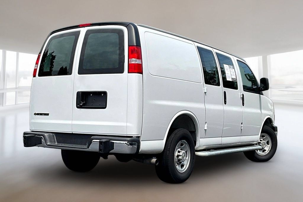 Used 2025 Chevrolet Express 2500 w/ Driver Convenience Package RWD image 6