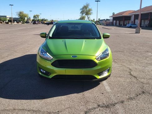 Used 2018 Ford Focus SE w/ SE Appearance Package image 3