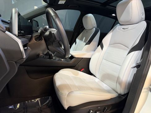 Certified 2024 Cadillac XT4 Sport FWD image 5