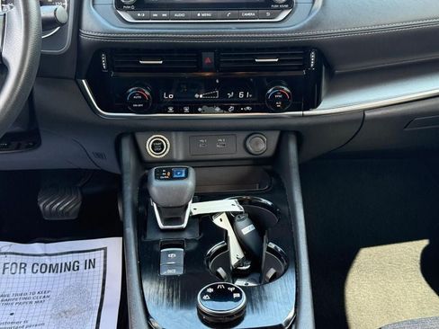 Used 2021 Nissan Rogue SV AWD/4WD image 15