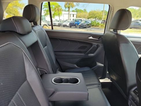 Used 2024 Volkswagen Tiguan SE image 31