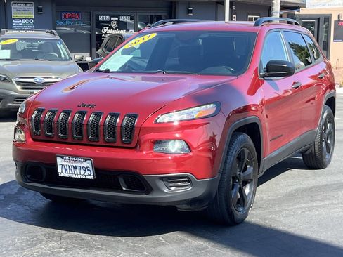 Used 2017 Jeep Cherokee Sport image 3