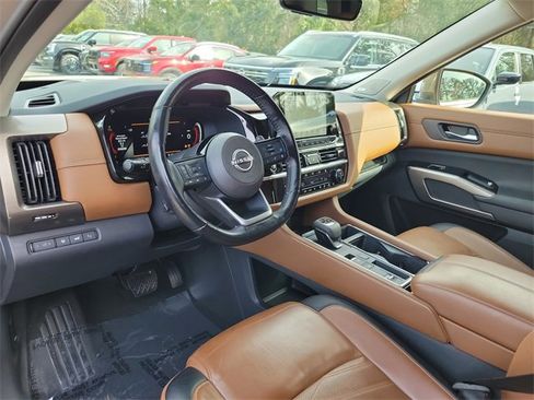 Used 2023 Nissan Pathfinder Platinum w/ Lighting Package (N93) image 10