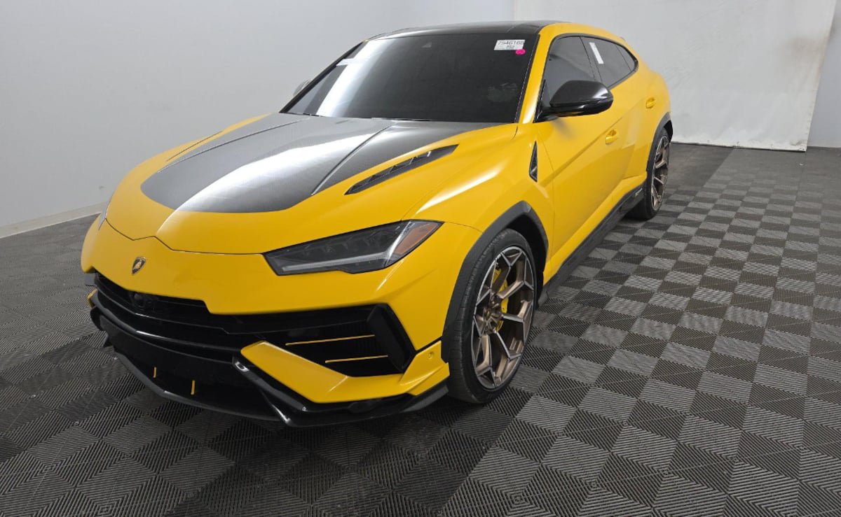 Used 2024 Lamborghini Urus Performante AWD/4WD image 5
