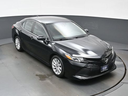 Used 2020 Toyota Camry LE FWD image 38