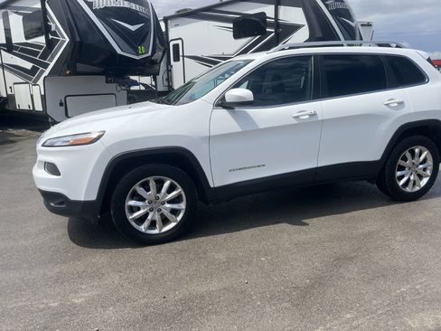Used 2016 Jeep Cherokee Limited w/ Trailer Tow Group AWD/4WD image 6