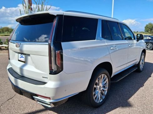 Used 2023 Cadillac Escalade Premium Luxury AWD/4WD image 6