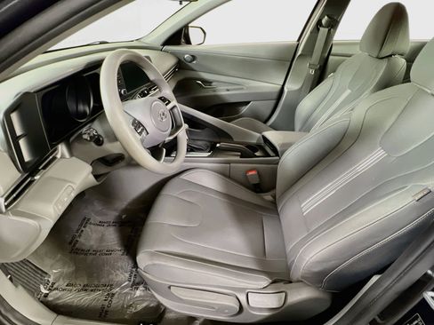 Used 2023 Hyundai Elantra SEL FWD image 19