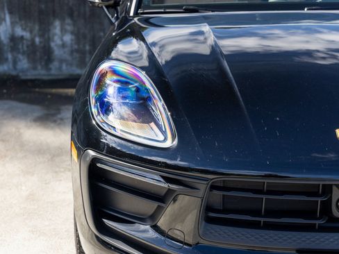 Certified 2025 Porsche Macan image 14