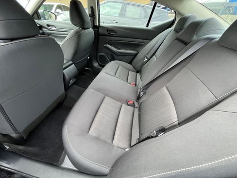 Used 2025 Nissan Altima 2.5 SV FWD image 27