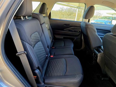 Used 2023 Nissan Pathfinder S image 30