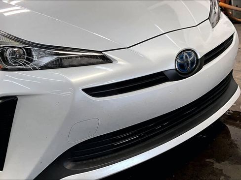 Used 2021 Toyota Prius L Eco image 29