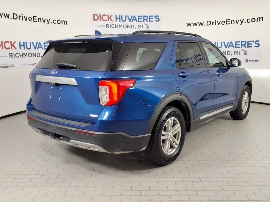 Used 2020 Ford Explorer XLT w/ Equipment Group 202A AWD/4WD image 4