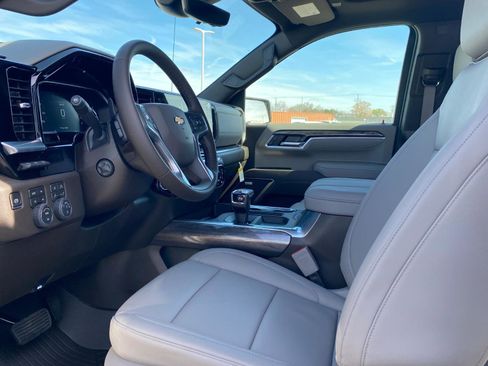 New 2026 Chevrolet Silverado 1500 LTZ w/ LTZ Premium Package AWD/4WD image 14