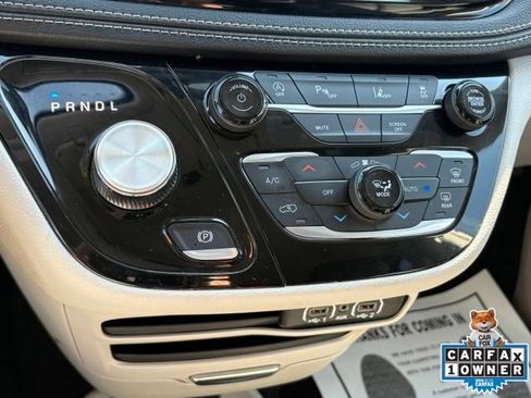 Used 2023 Chrysler Pacifica Touring-L AWD/4WD image 17