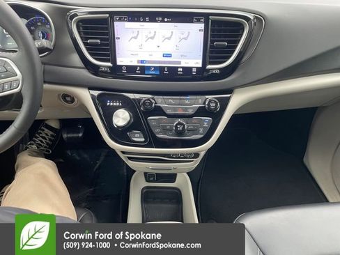 Used 2024 Chrysler Pacifica Touring-L image 32