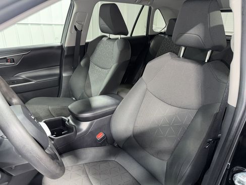 Used 2024 Toyota RAV4 XLE FWD image 19