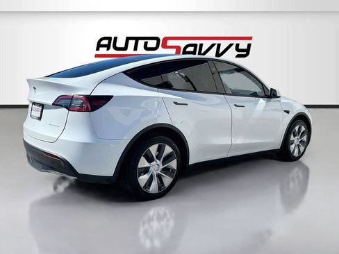 Used 2025 Tesla Model Y Long Range AWD/4WD image 7