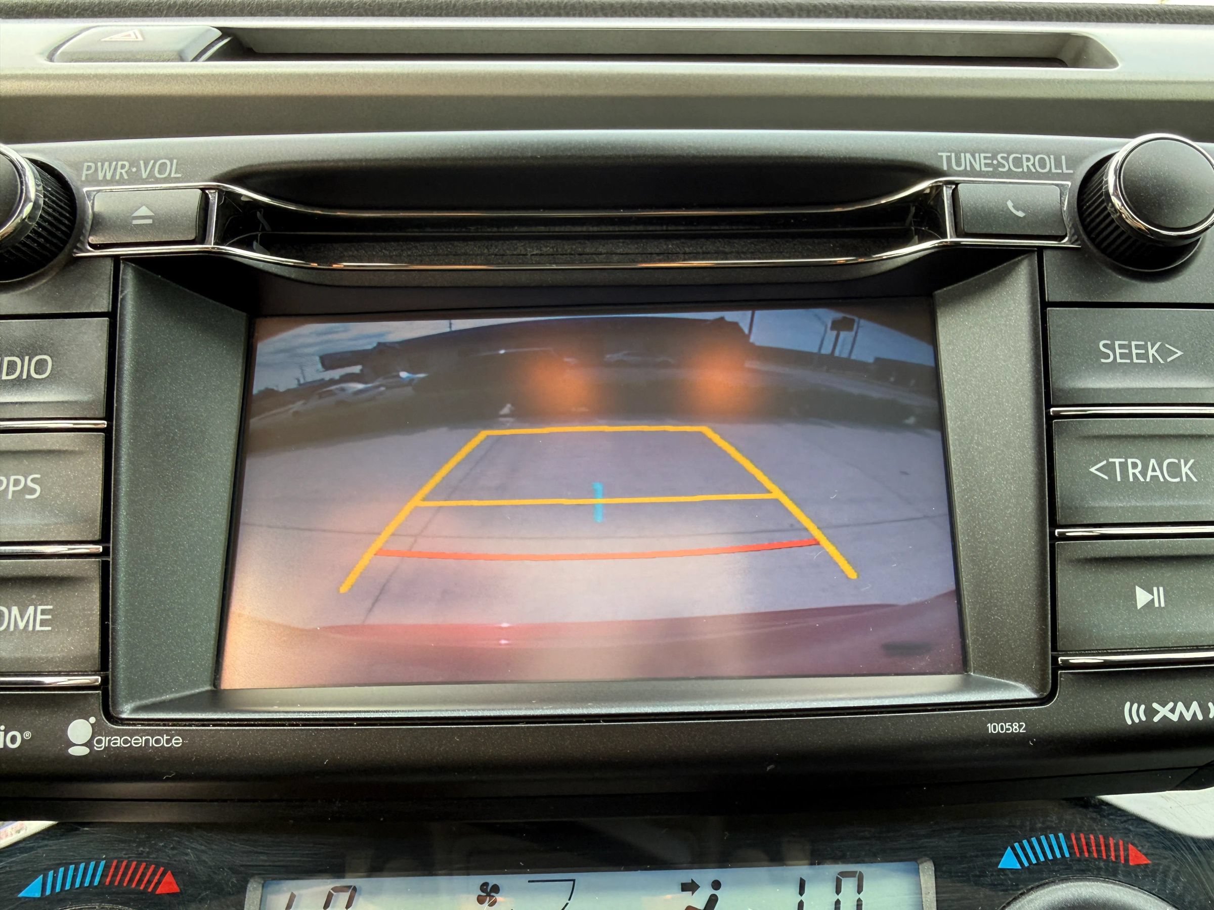 Used 2018 Toyota RAV4 XLE FWD image 16