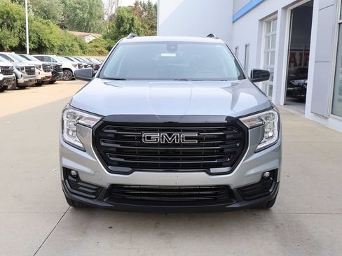 Used 2023 GMC Terrain SLT w/ Infotainment Package II AWD/4WD image 5