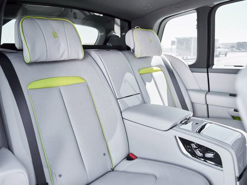 Used 2024 Rolls-Royce Cullinan AWD/4WD image 56