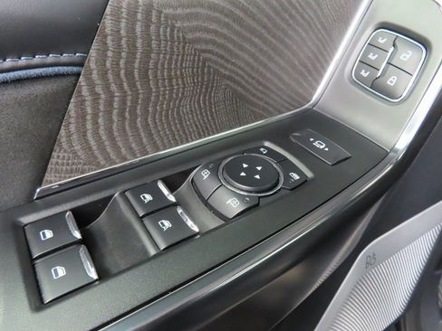 Used 2025 Ford F350 Platinum w/ FX4 Off-Road Package image 75