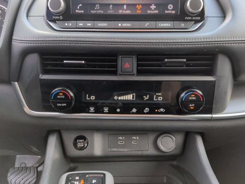 Used 2024 Nissan Rogue SV FWD image 18