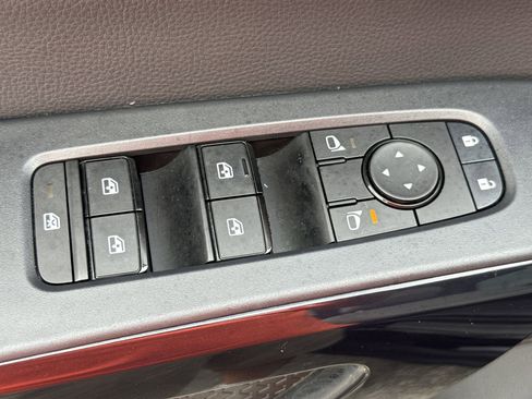 Used 2025 Nissan Pathfinder SV FWD image 15