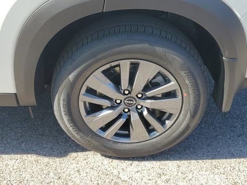 New 2025 Nissan Pathfinder S image 3