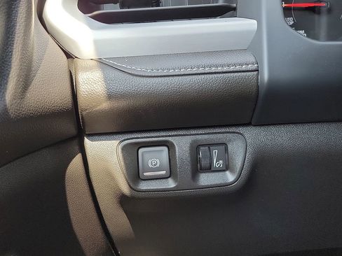 Used 2023 GMC Acadia SLE w/ Driver Convenience Package image 15