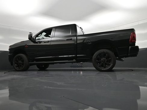 Used 2025 RAM 2500 Big Horn AWD/4WD image 32