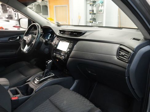 Used 2017 Nissan Rogue SV w/ SV Premium Package AWD/4WD image 34