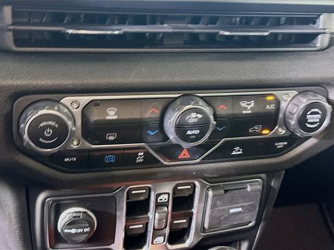 Used 2024 Jeep Wrangler Sport S image 23