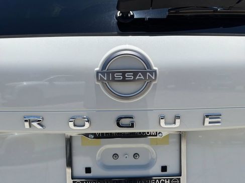 Used 2023 Nissan Rogue SV FWD image 9