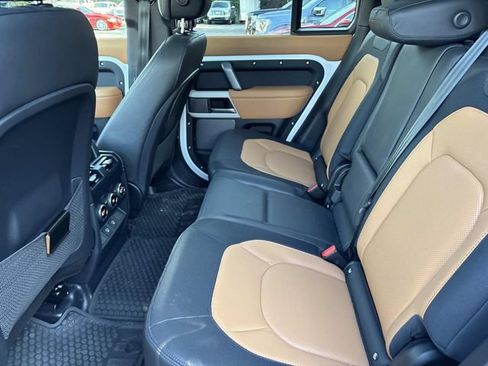 Used 2024 Land Rover Defender 110 X-Dynamic SE AWD/4WD image 11