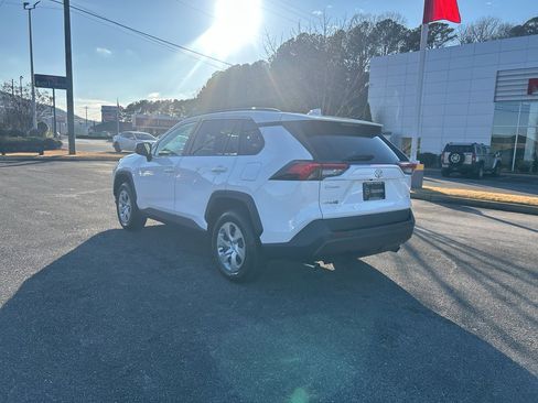 Used 2021 Toyota RAV4 LE image 5