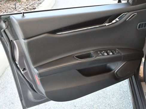 Used 2019 Maserati Quattroporte S image 11