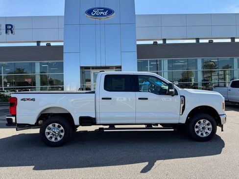 Certified 2024 Ford F250 XLT w/ 360-Degree Camera Package AWD/4WD image 36